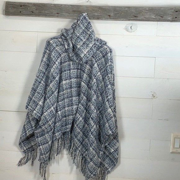 Super Soft Knit Hooded Cape - Picture 6 of 7